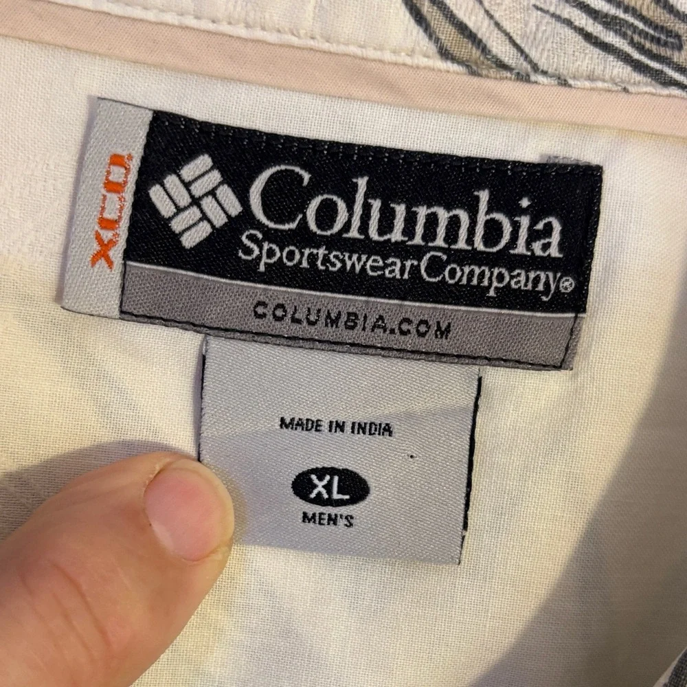 Columbia Men's White and Black XLT Floral pocket Shirt - Picture 4 of 6